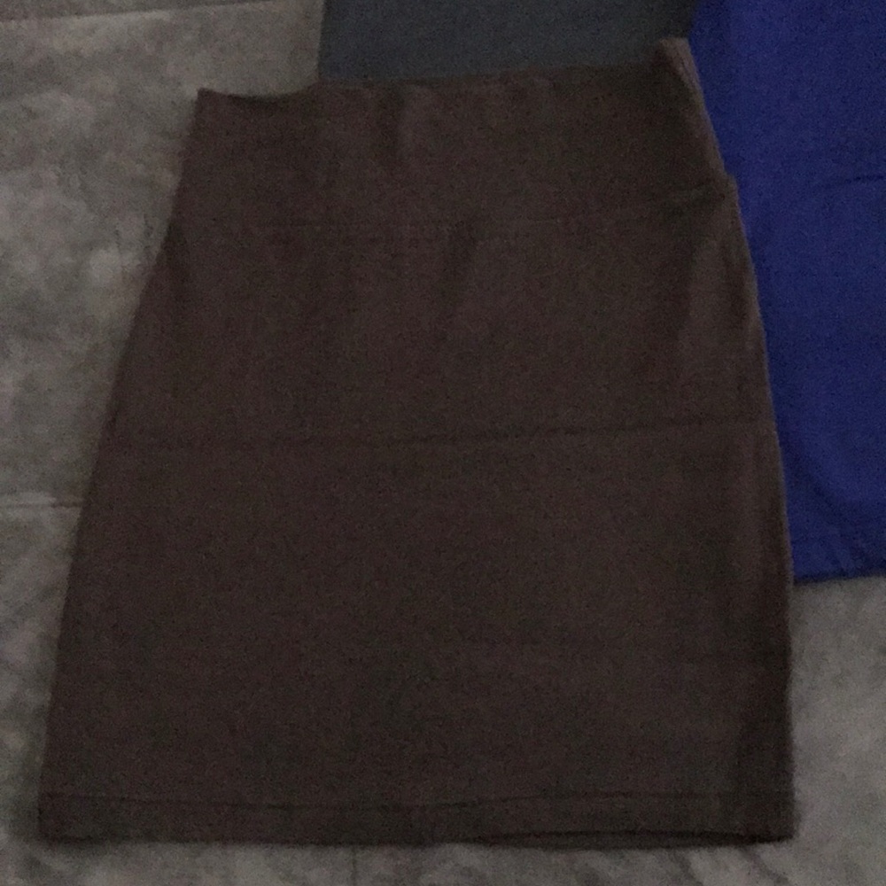Mini skirts - Picture 2 of 4